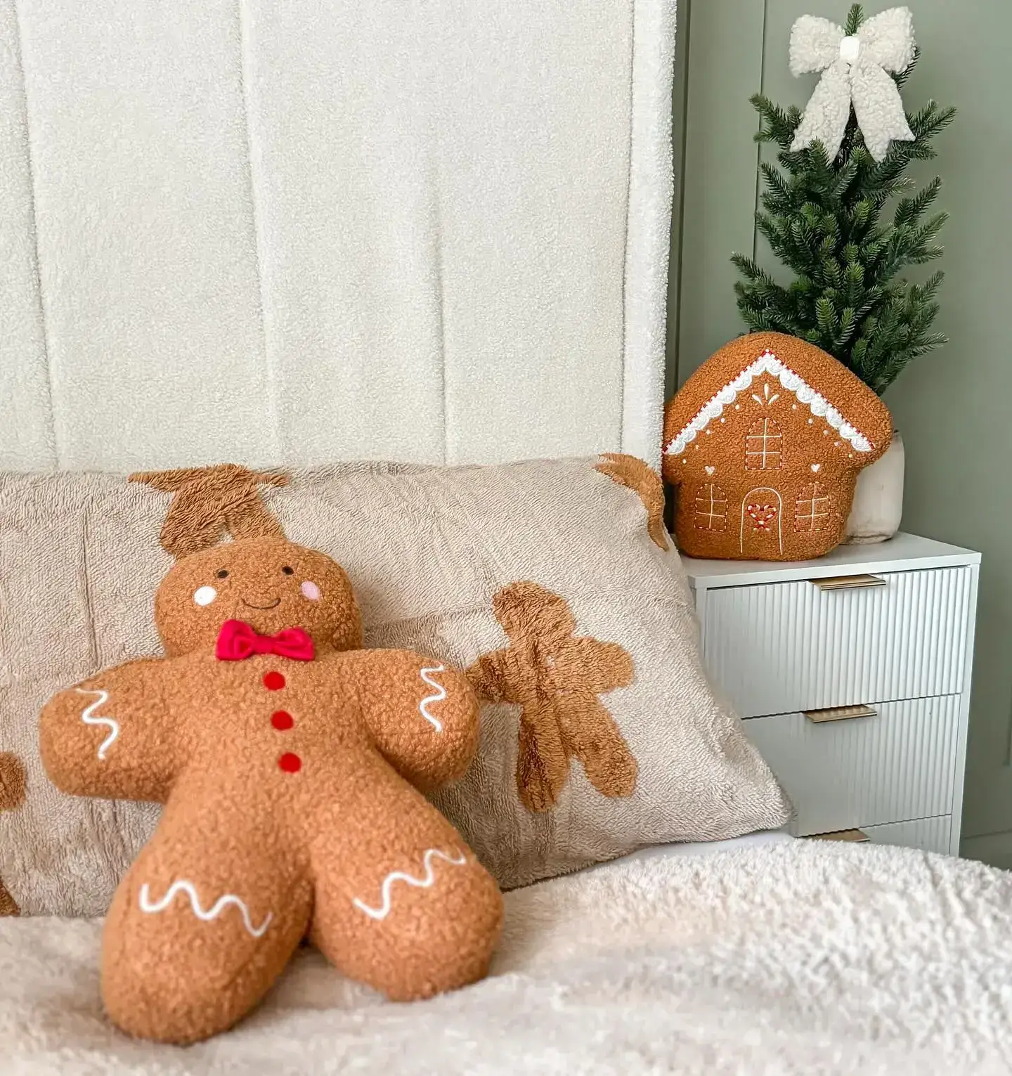 Gingerbread Cuddle Bed