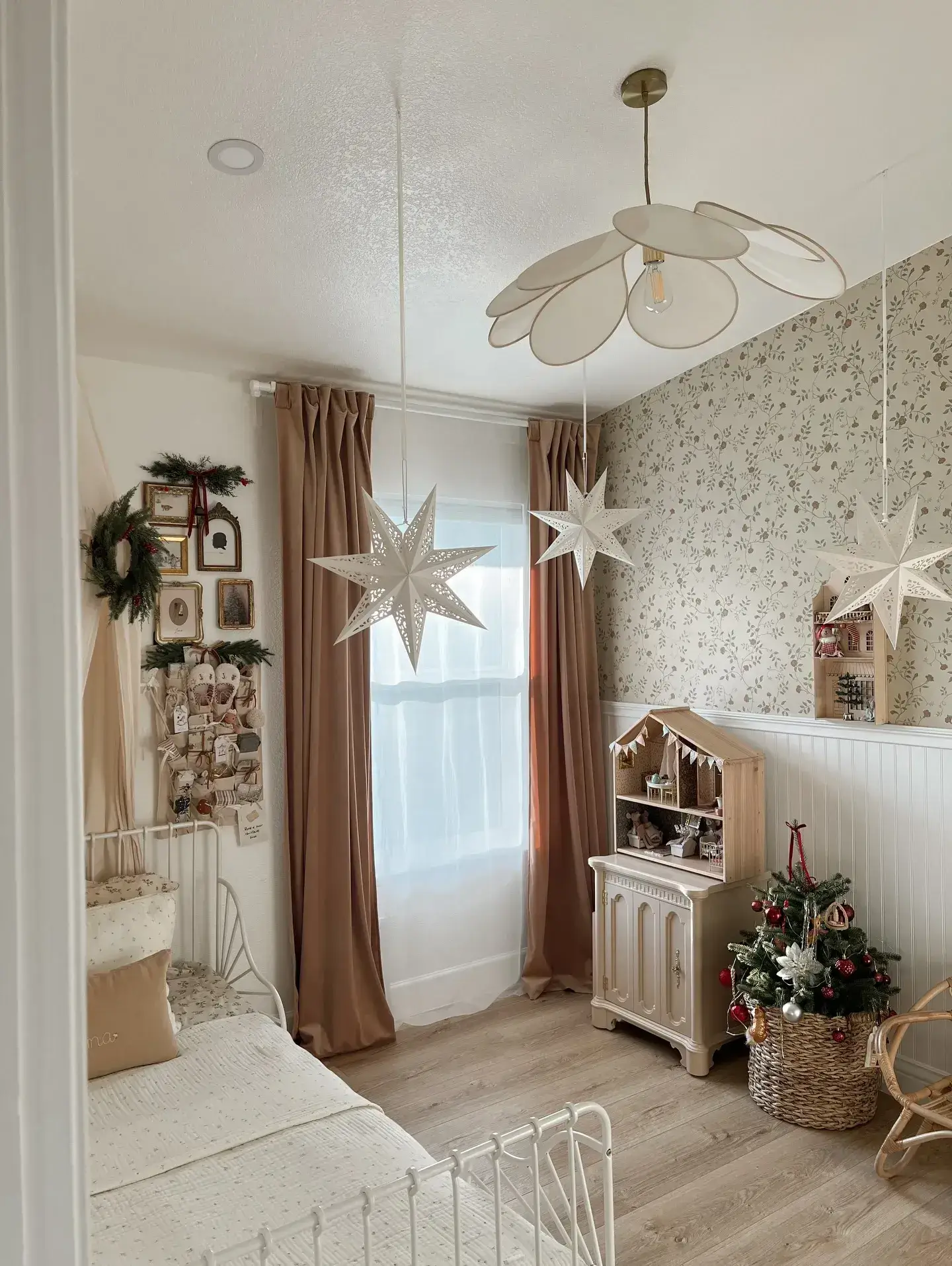 Starry Window Glow Corner