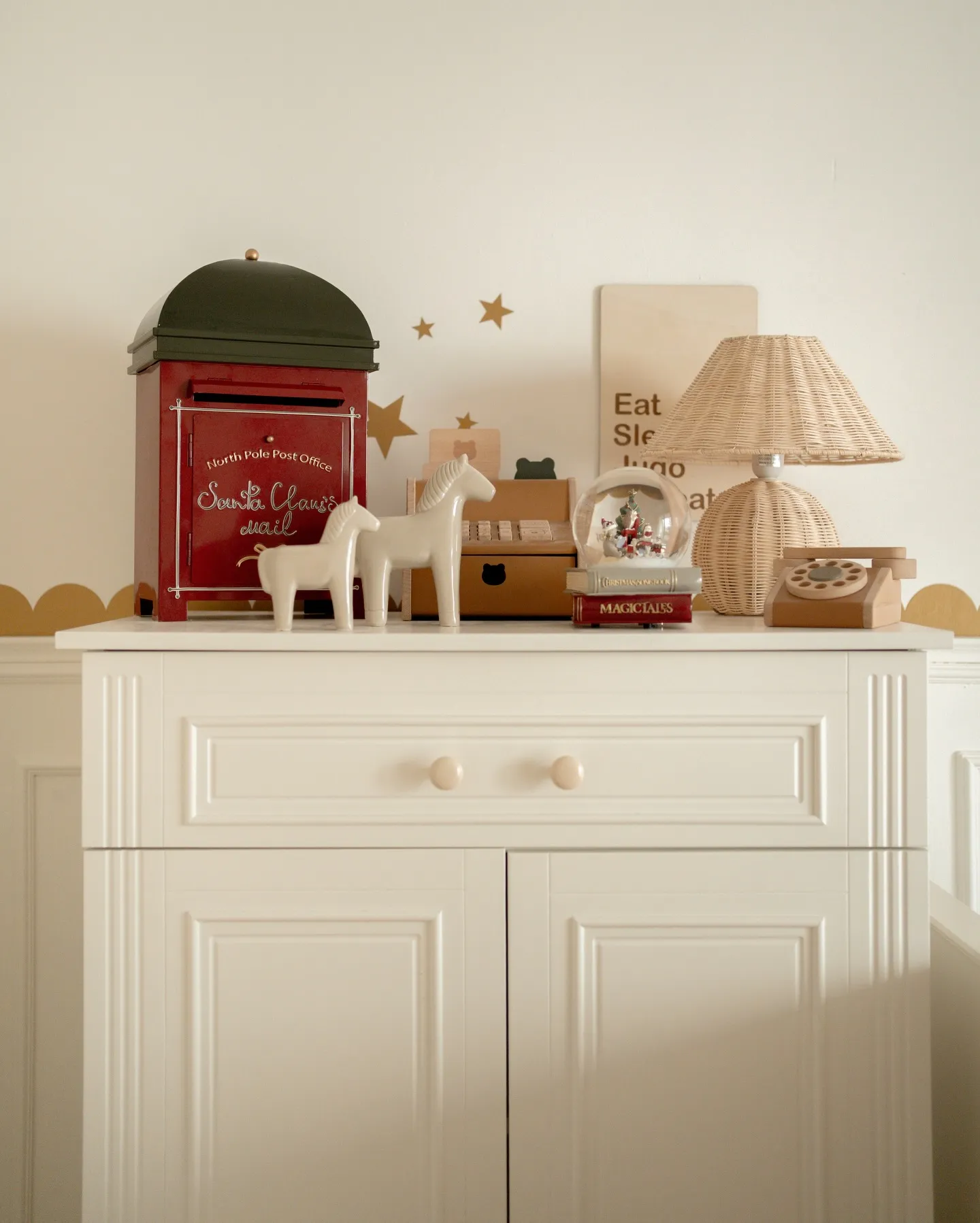 Tiny Treasures Dresser Display